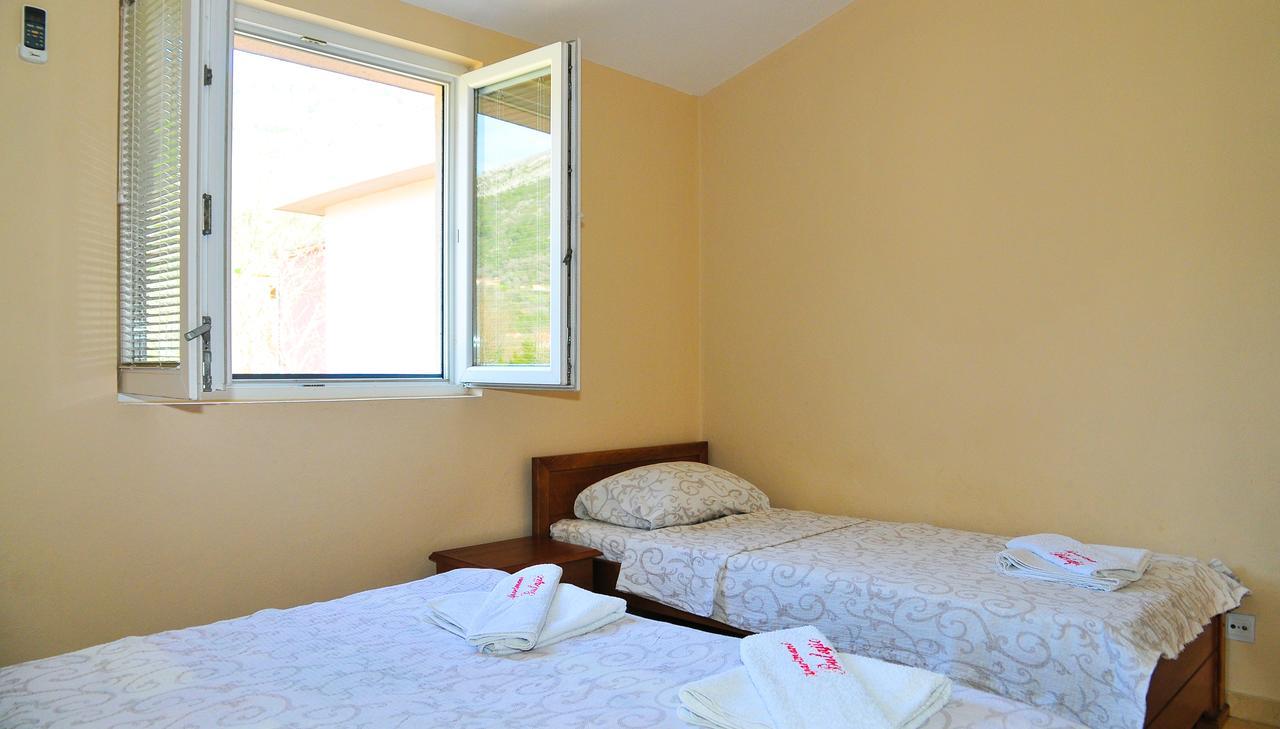 Apartmani Bulajic Tivat Eksteriør bilde